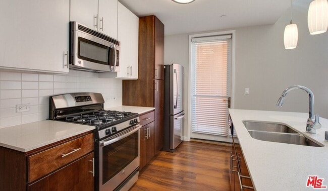Building Photo - 1008 Lake St Unit C Rental