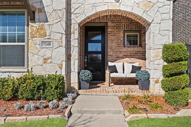 7240 San Saba Dr