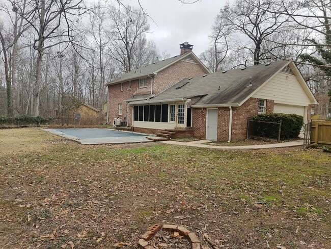 Photo - 275 Devilla Trce