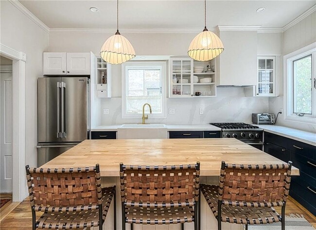 Photo - 461 Spring St