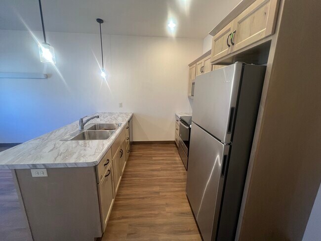 402 4th St E Unit 2