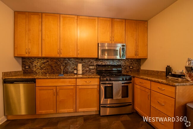Building Photo - 1651 N Dayton St Unit 307 Rental