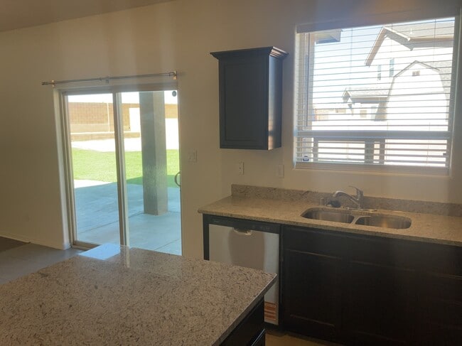 Photo - 904 Crown Ct NE