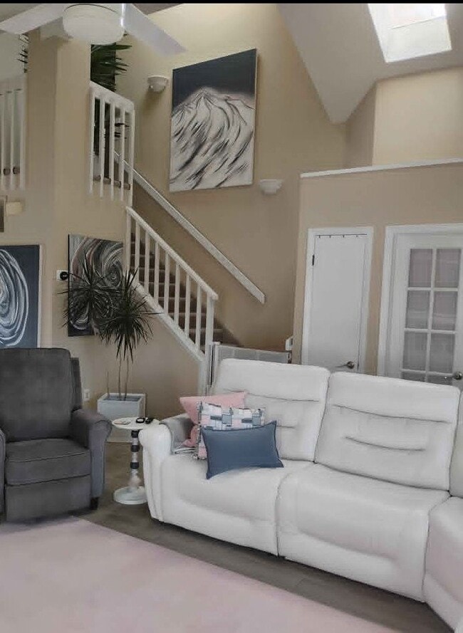 Photo - 2350 Parliament Dr