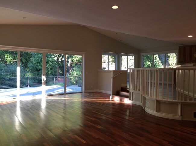 Photo - 101 H Ln