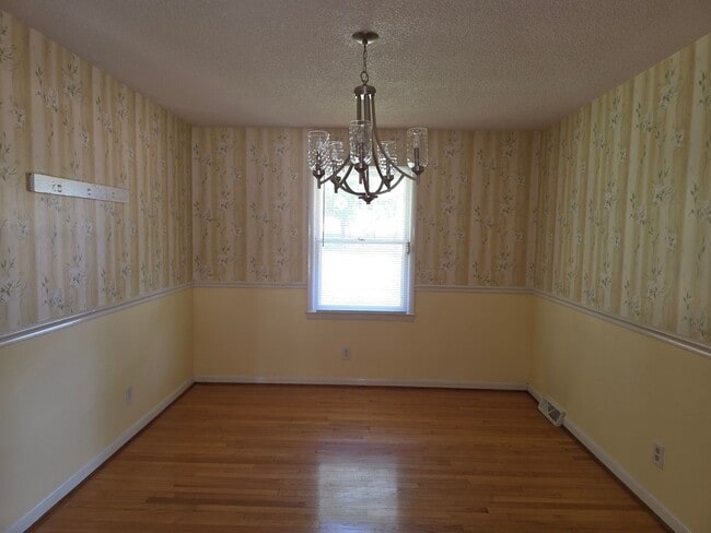 Photo - 3322 Hart St NE