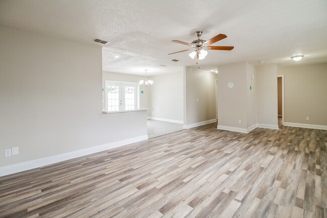 Photo - 1441 Wendy Ct