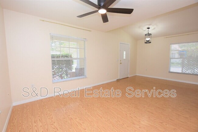 Photo - 302 W Belmar St