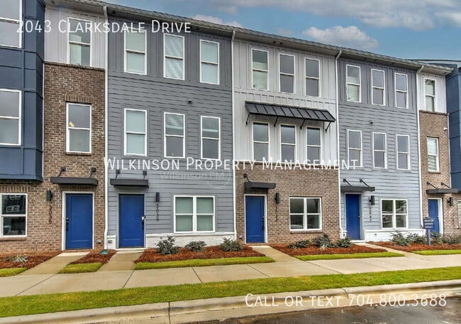 Building Photo - 2043 Clarksdale Dr Rental