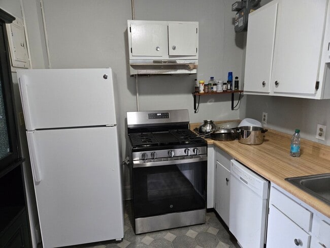 Photo - Close to T - Pet Friendly - On site laundry Unit 11