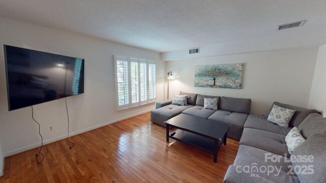 Photo - 4025 Woodfox Dr