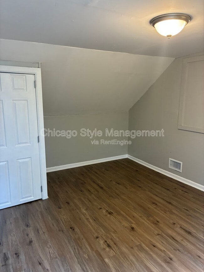 Photo - 9713 S Oglesby Ave