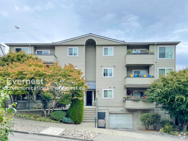 Building Photo - 3926 1st Ave NE Unit APT 12