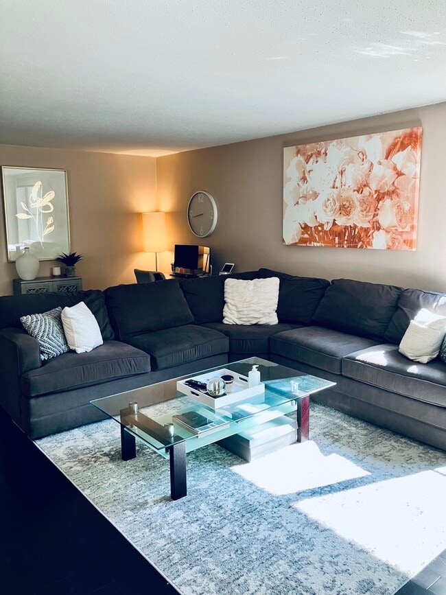 Photo - 1339 N Dearborn St Unit 4H