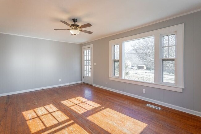 Photo - 209 S Moss Ave