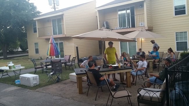 Photo - 2000 Kazmeier Plz