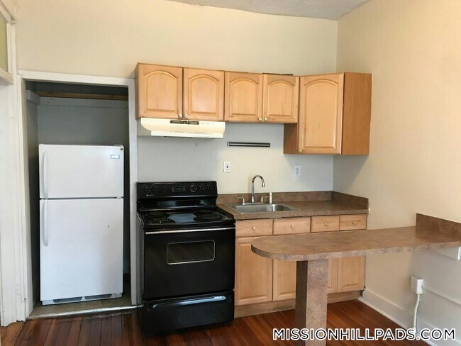 883 Huntington Ave Unit 3