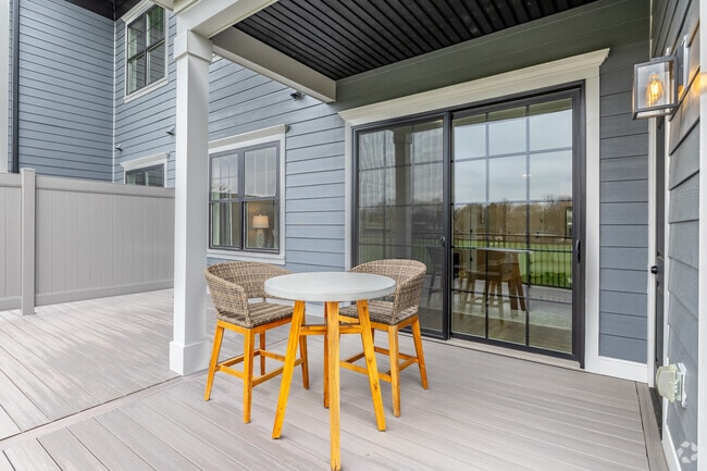 2BR, 2BA - 1,033SF - Balcony