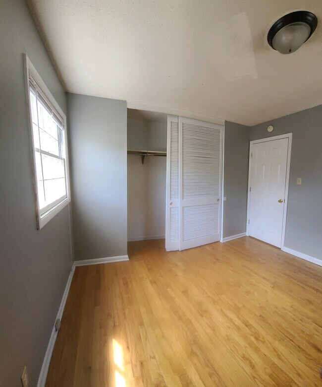 301 #4 - Holly Apartments