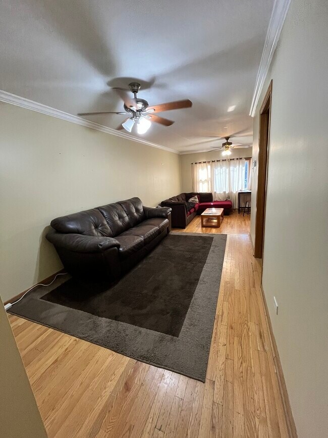Photo - 3217 S May St