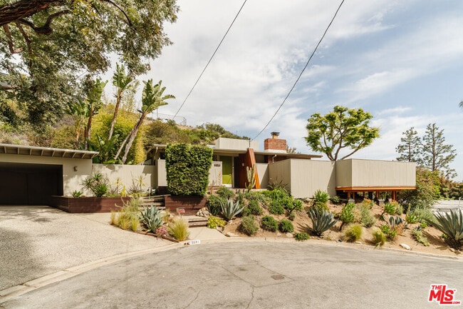 Photo - 9081 Wonderland Park Ave