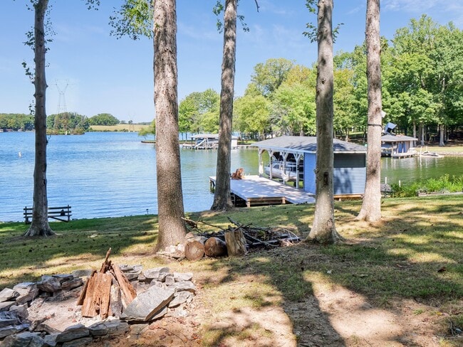 Photo - Lake Anna GuestHouse at 361 Robbie