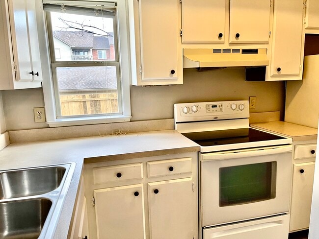 Photo - 573 Delzan Pl Townhome