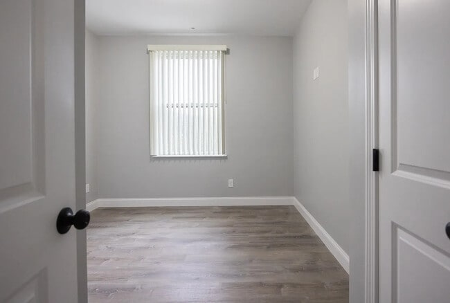 Photo - 6899 Post Rd