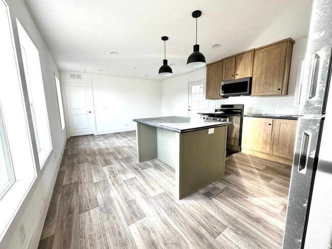 Photo - 16 Rainier St N