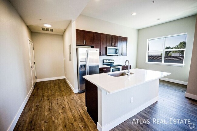 Building Photo - Updated 2 Bed 2 Bath Top Floor Corner Apar... Unit 300 COPY Rental