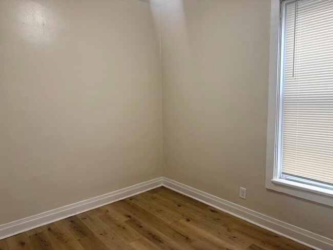 Photo - 2158 N Hamlin Ave Unit 2R