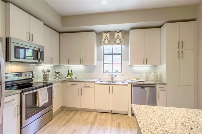 Building Photo - 4011 Roswell Rd NE Unit 2309 Rental