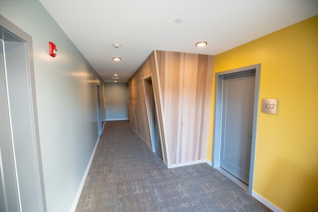 Building Photo - 303 Edmonds St Unit 302