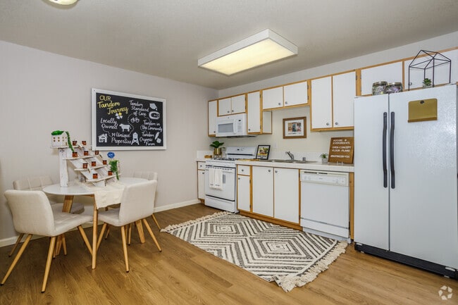 2BR, 2BA - 1,024SF