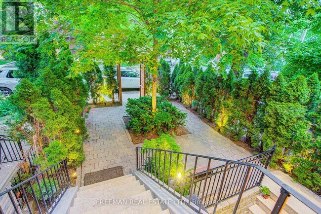 Photo - 916 Manning Ave