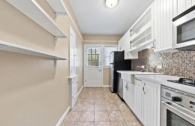 Building Photo - 268 E Lullwood Ave Unit 1