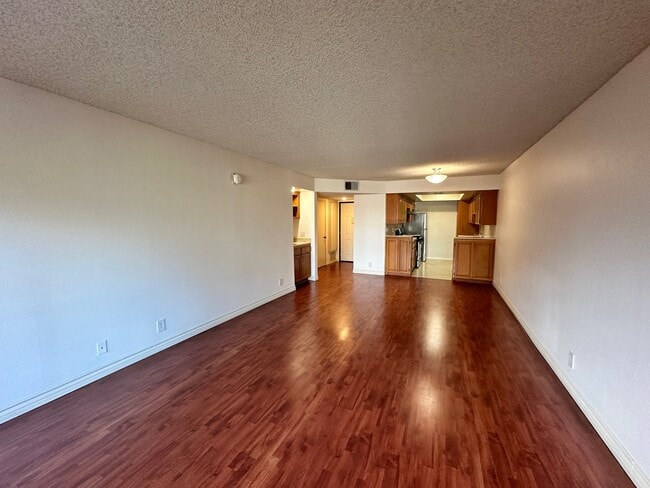 Área de estar - 121 S Swall Dr Unidad 202