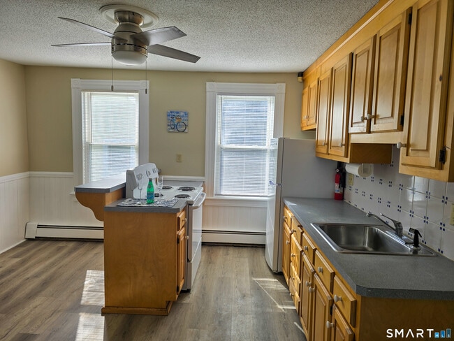 Photo - 180 Curtis St Unit 3