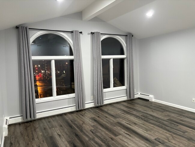 Building Photo - 8714 4th Ave Unit Apartment 2