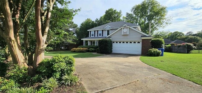Photo - 210 Sweetbriar Ln