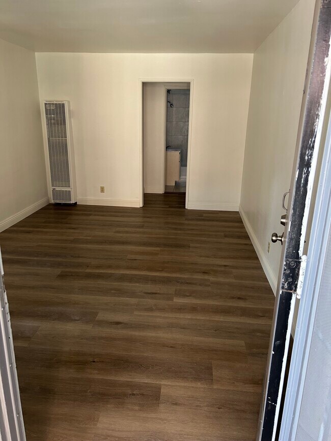 5716 Laurel Canyon Blvd