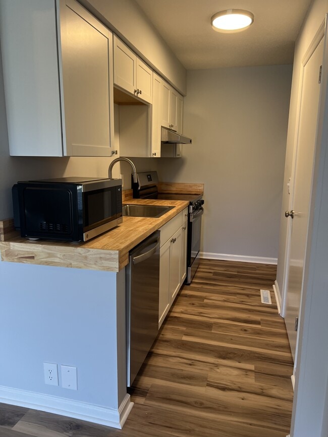 17 Foxfire Blvd