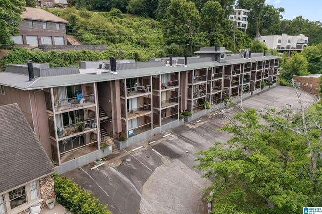 Building Photo - 2409 Arlington Crescent Unit D