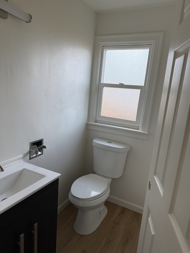 Photo - 362 Wilson St S
