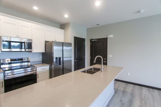 Building Photo - New! Beautiful 2 Bed, 2 Bath Apartment in ... Unit 2010-103