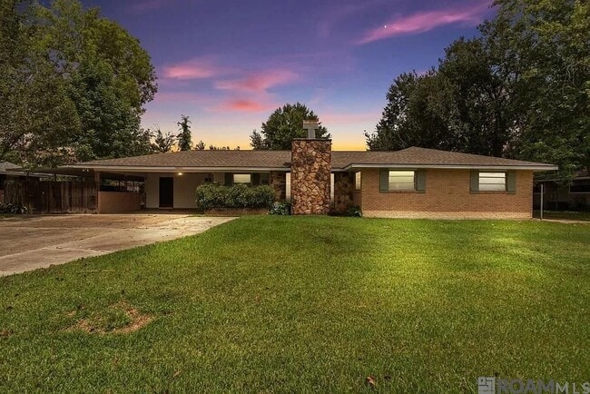 Building Photo - 10631 Allyson St