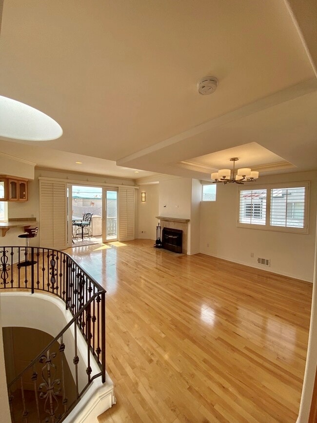 Photo - 143 Manhattan Ave