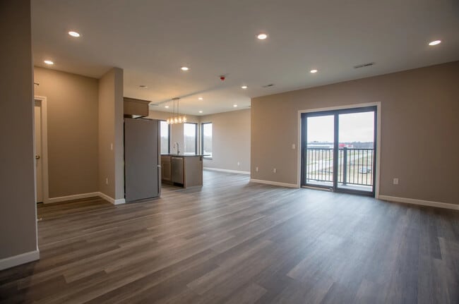 Latitude 40 Flats
