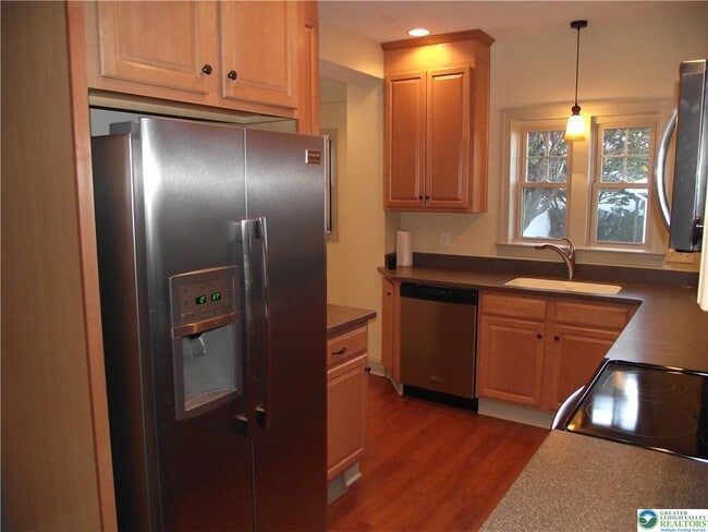 Photo - 8115 Main St