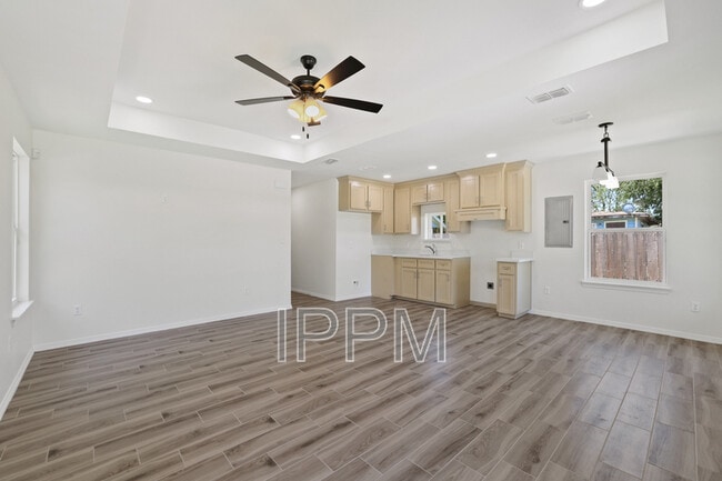 Photo - 620 E Llano Grande St